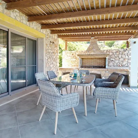 Roberta Kefalonia * Spartia (Kefalonia)